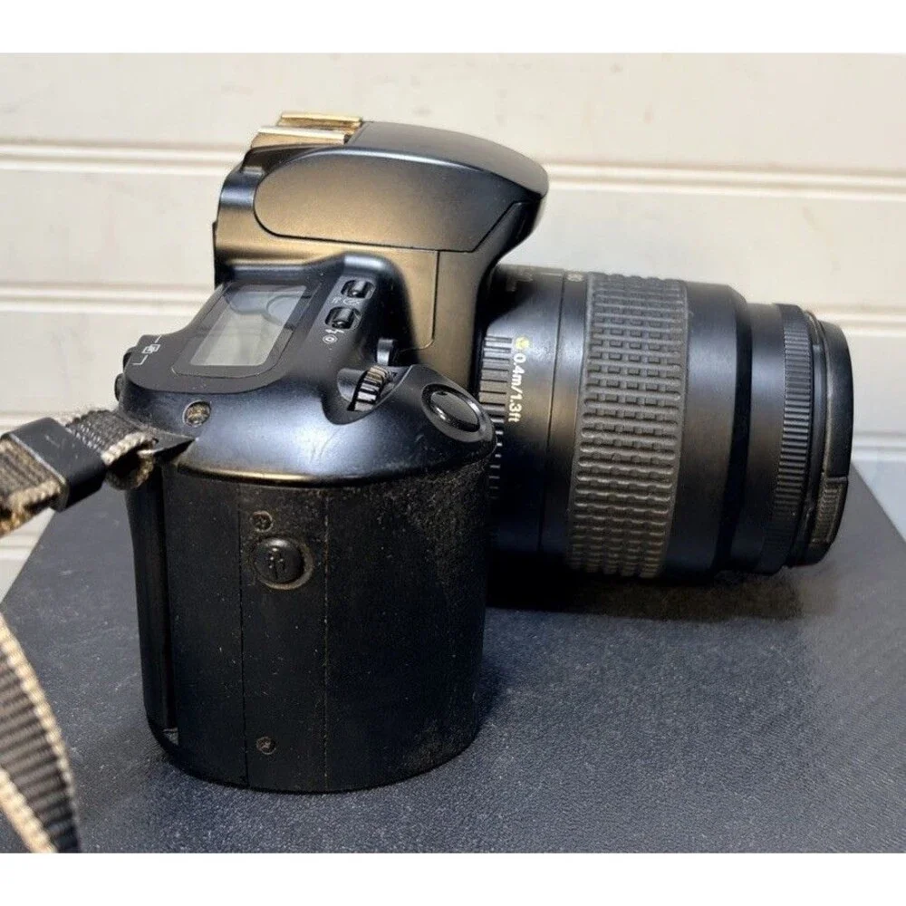 Canon EOS Rebel XS 35mm slr Film Camera 35-80mm F4-5.6 III W/new Batteries